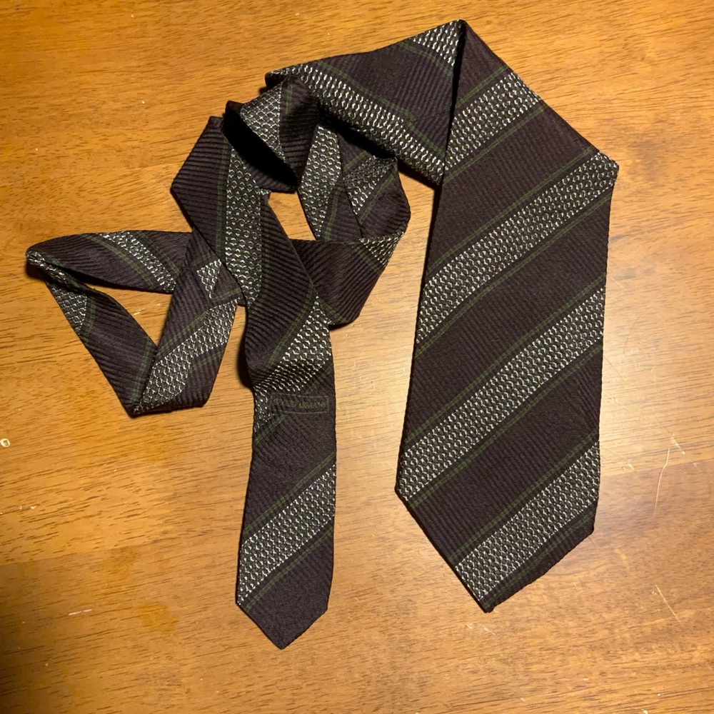 Giorgio Armani Dark Burgundy Striped Textured 100% Silk Italy Neck Tie